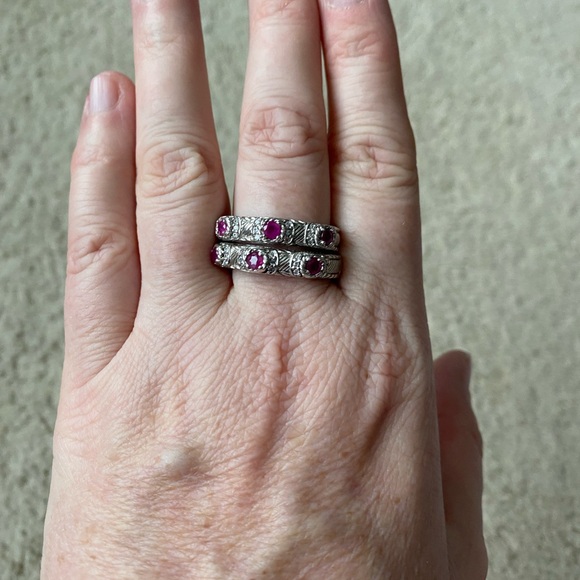 Judith Ripka Silver Ring set with ruby - Picture 2 of 6
